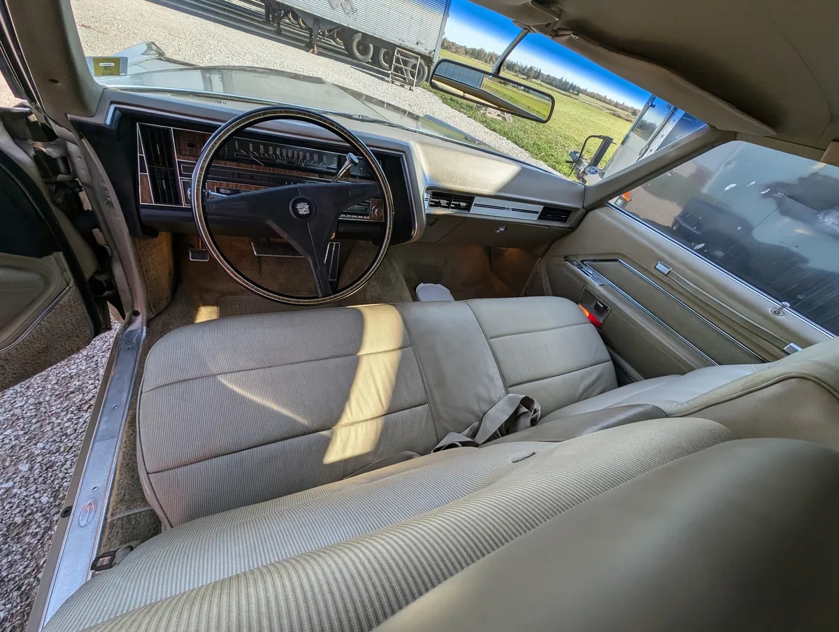Cadillac-Deville-1970-Gold-Gold