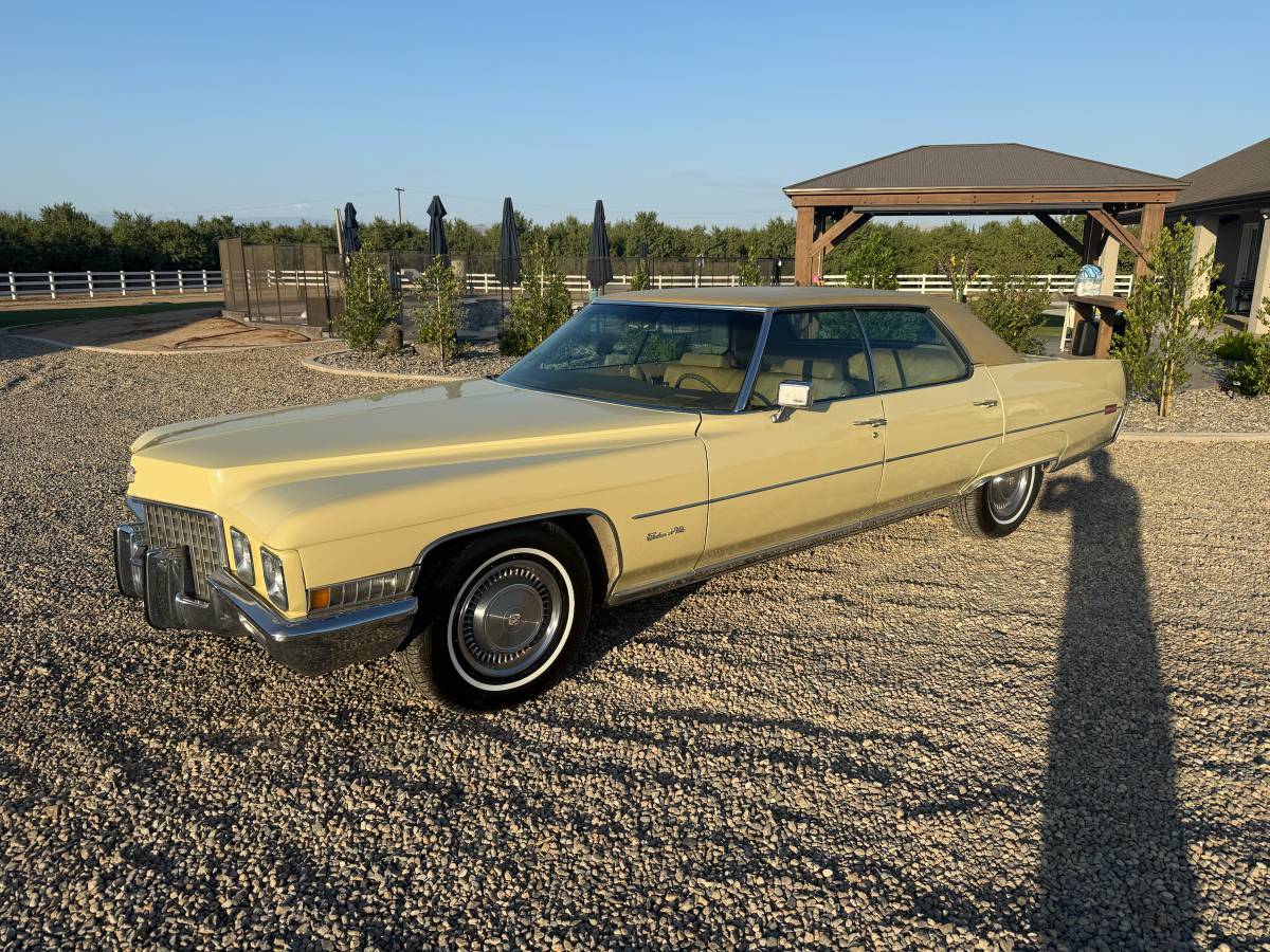 Cadillac-Deville-1971-yellow