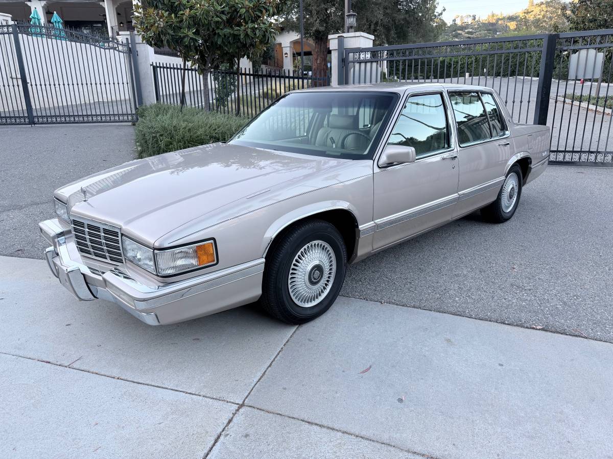 Cadillac-Deville-1992-silver Cadillac-Deville-1992-silver