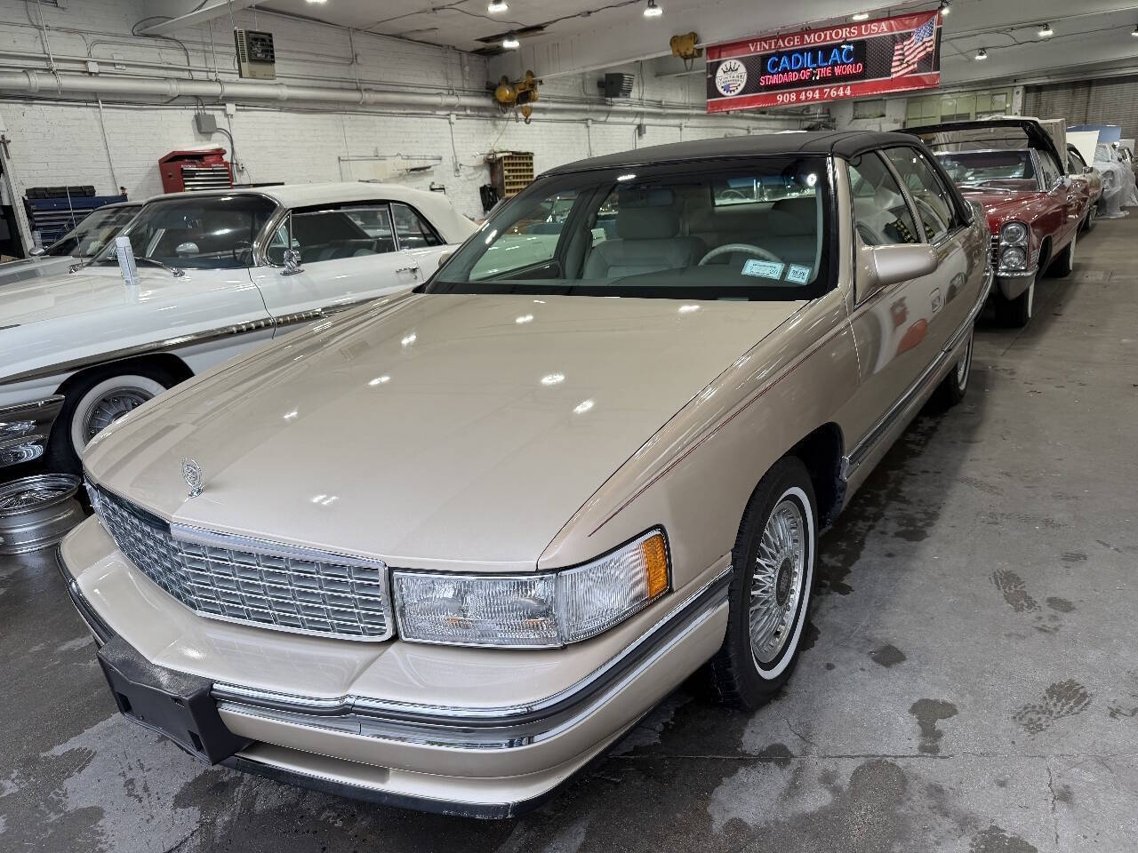 Cadillac-Deville-1994-Tan