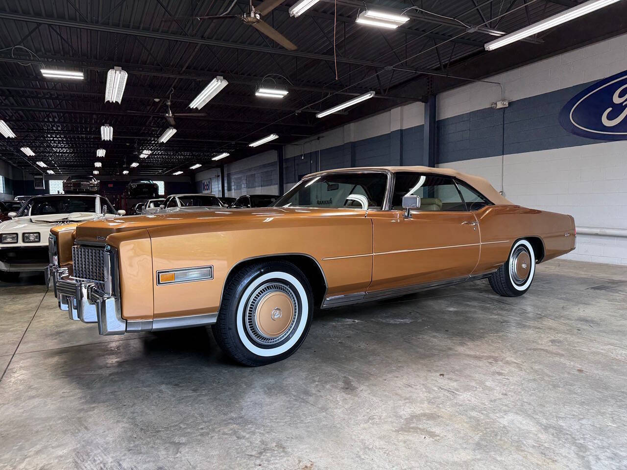 Cadillac-Eldorado-1976-Amberlite-Firemist-Metallic-Buckskin-Leather