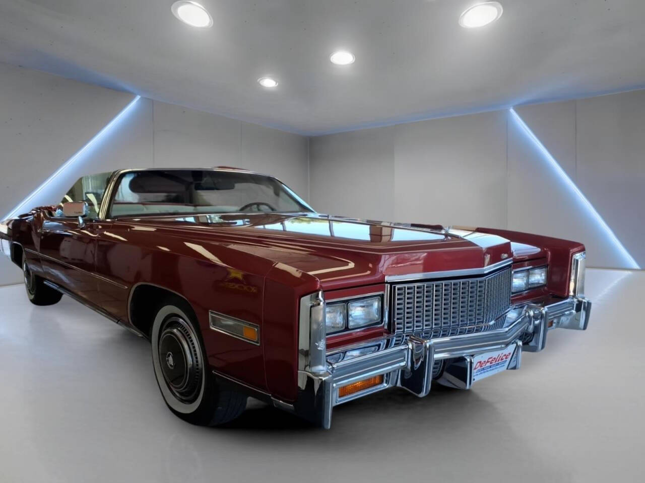 Cadillac-Eldorado-1976-Maroon-Off-White