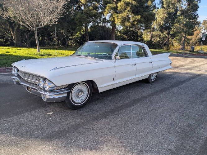Cadillac-Fleetwood-1961-White-White-LeatherBlack-Cloth
