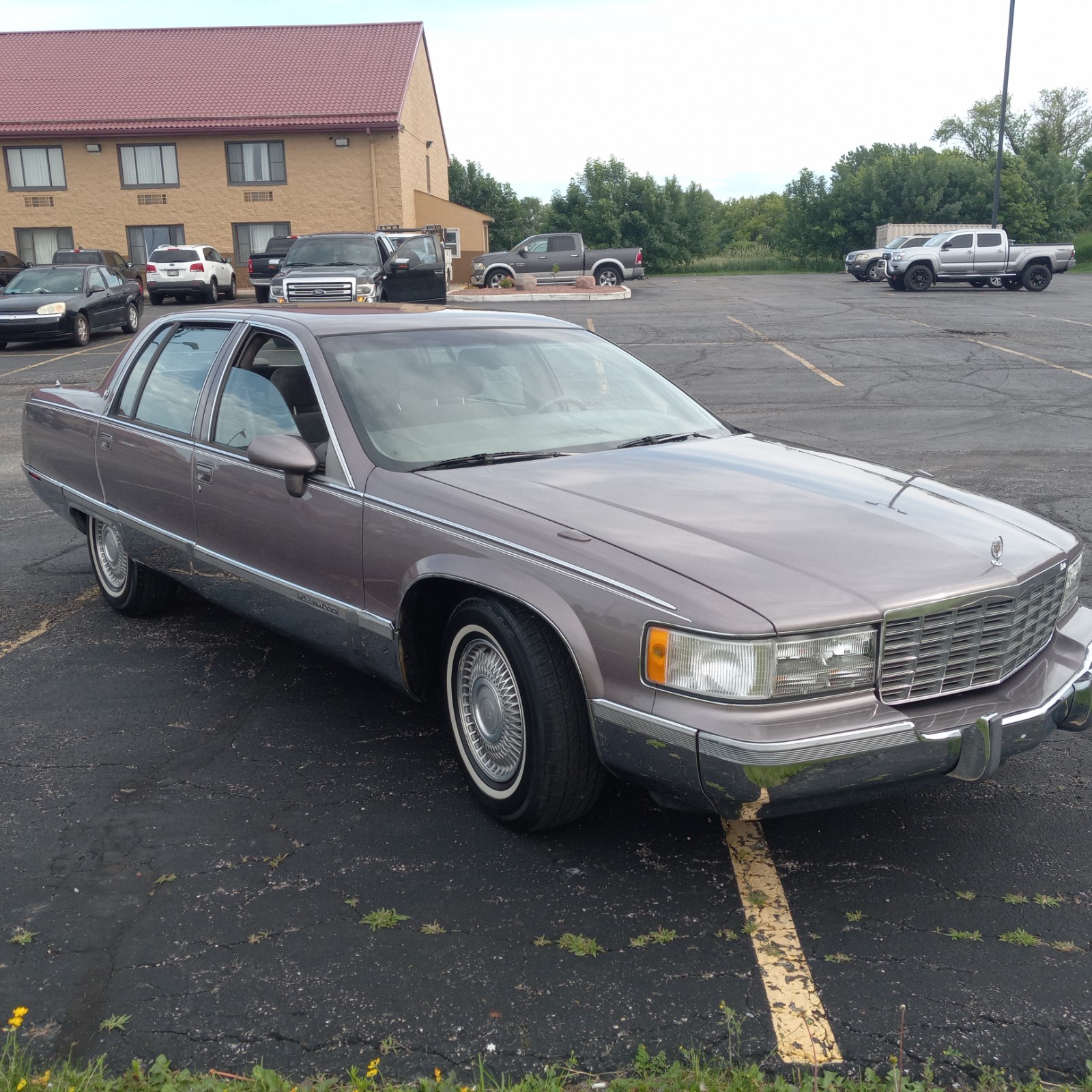 Cadillac-Fleetwood-1993-Sedan-Taupe