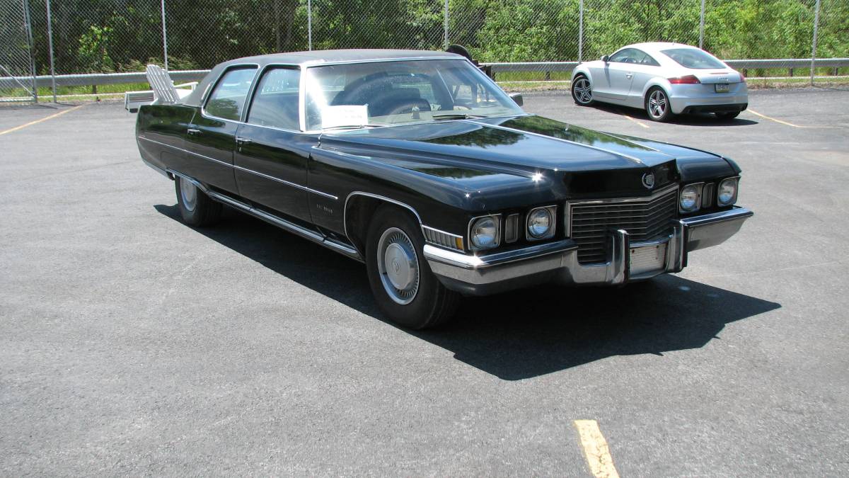 Cadillac-Fleetwood-brougham-1972