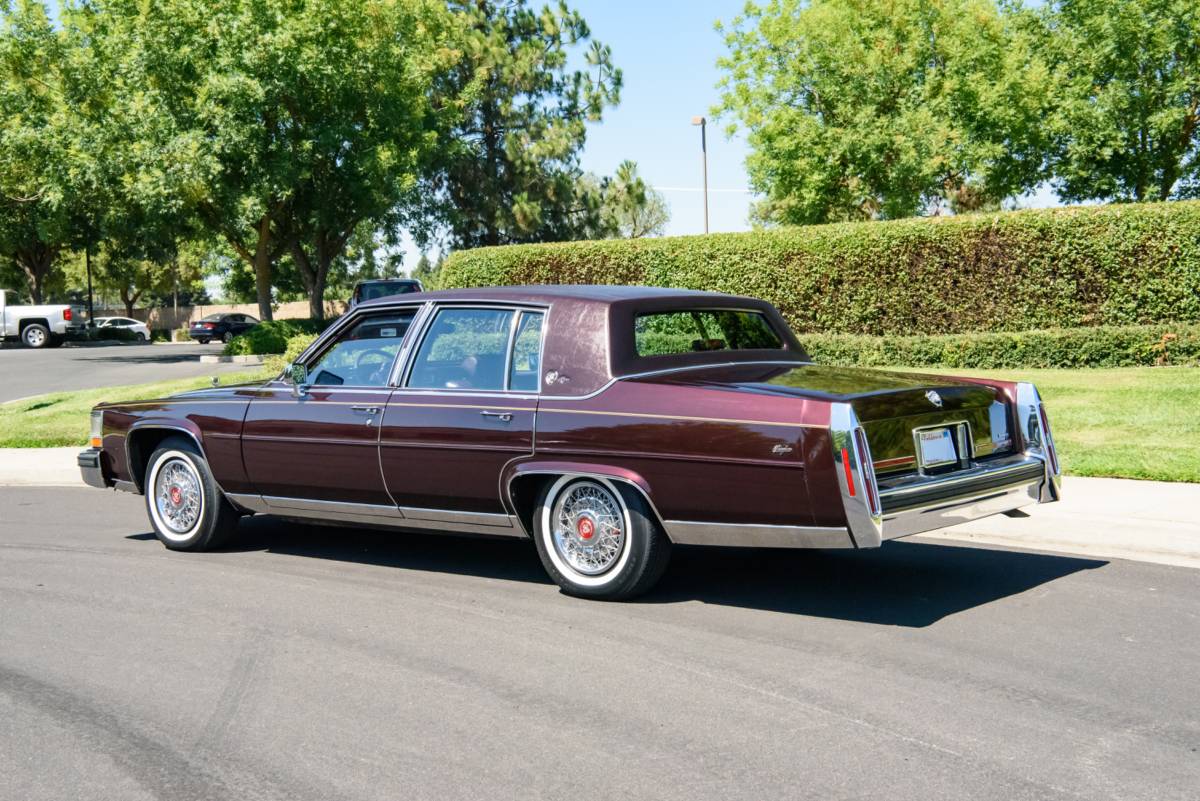 Cadillac-Fleetwood-brougham-1989-red