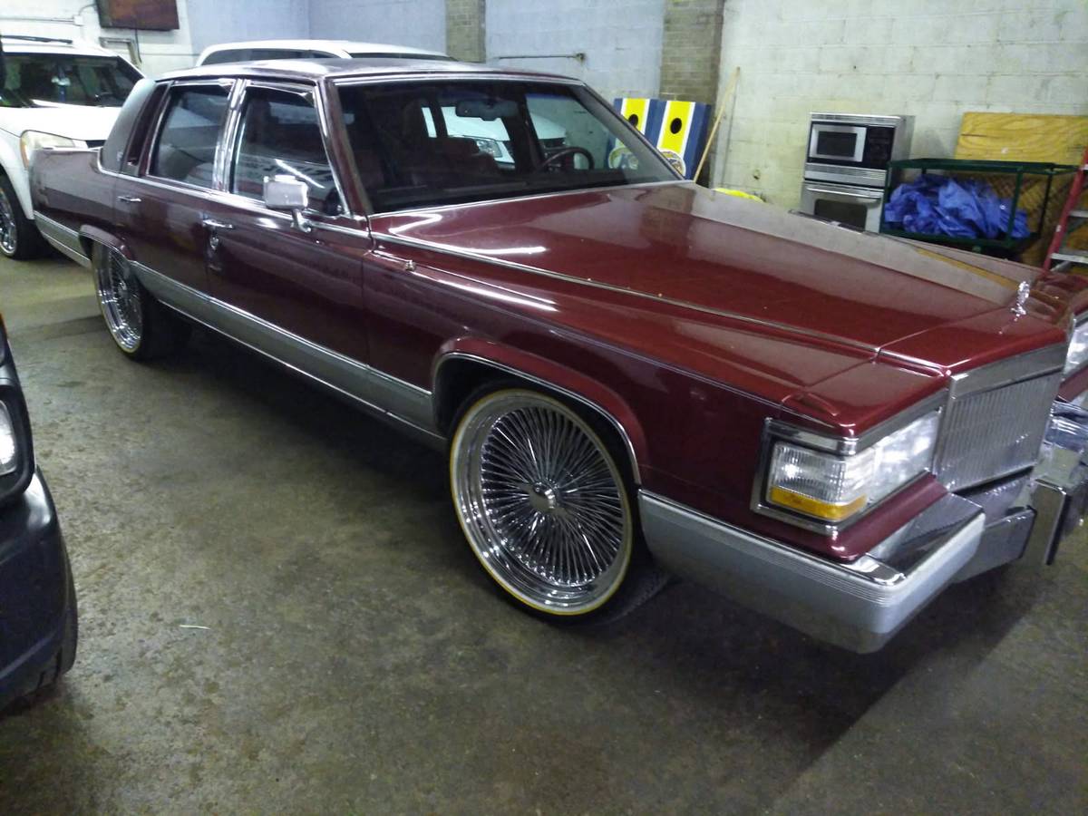 Cadillac-Fleetwood-brougham-1990-red