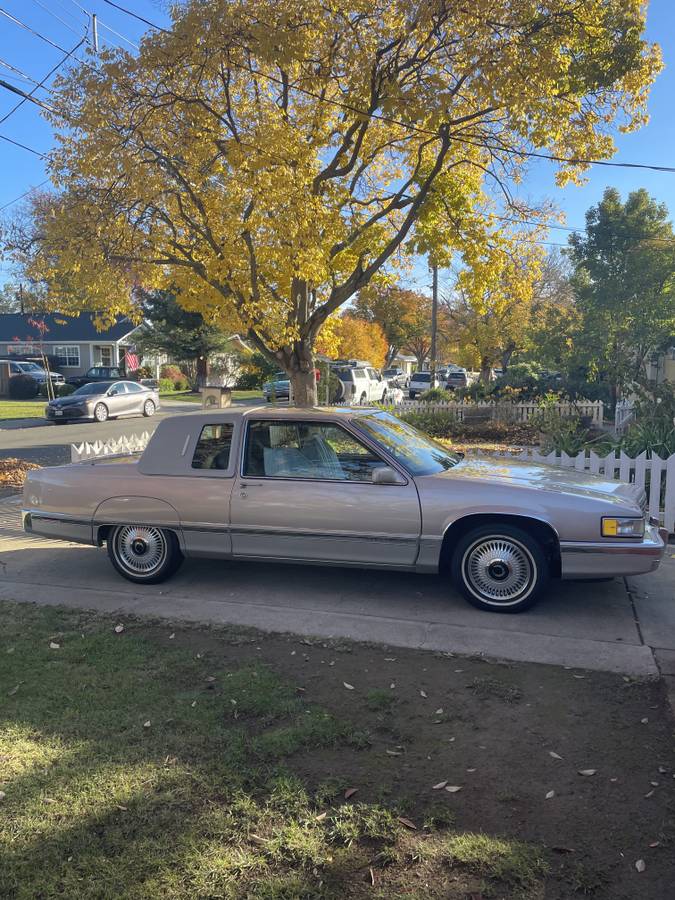 Cadillac-Fleetwood-coupe-1991