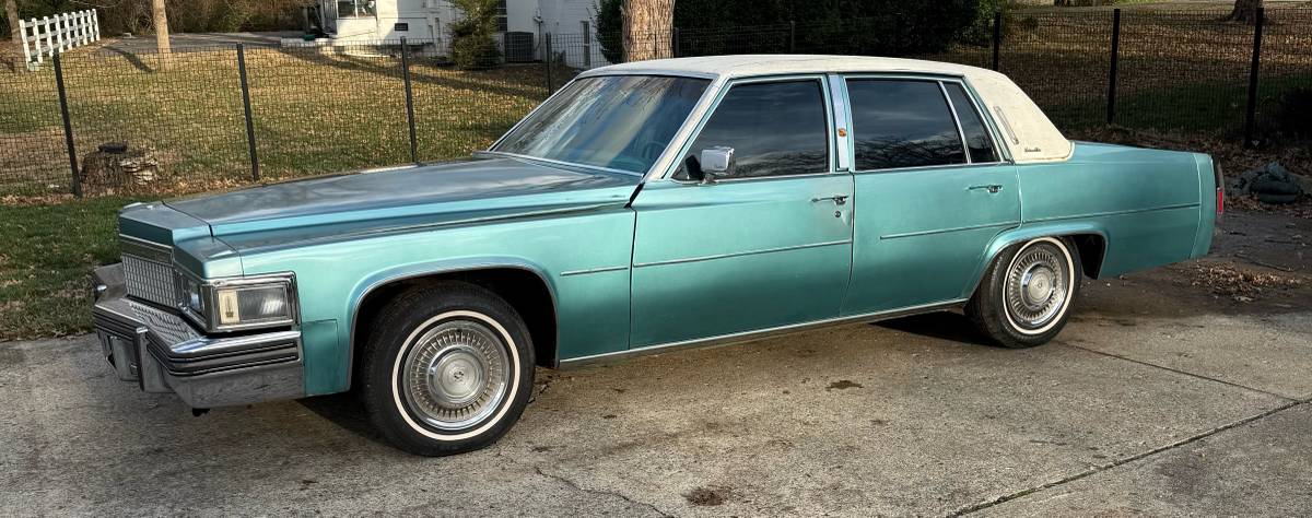 Cadillac-Sedan-deville-1979-green