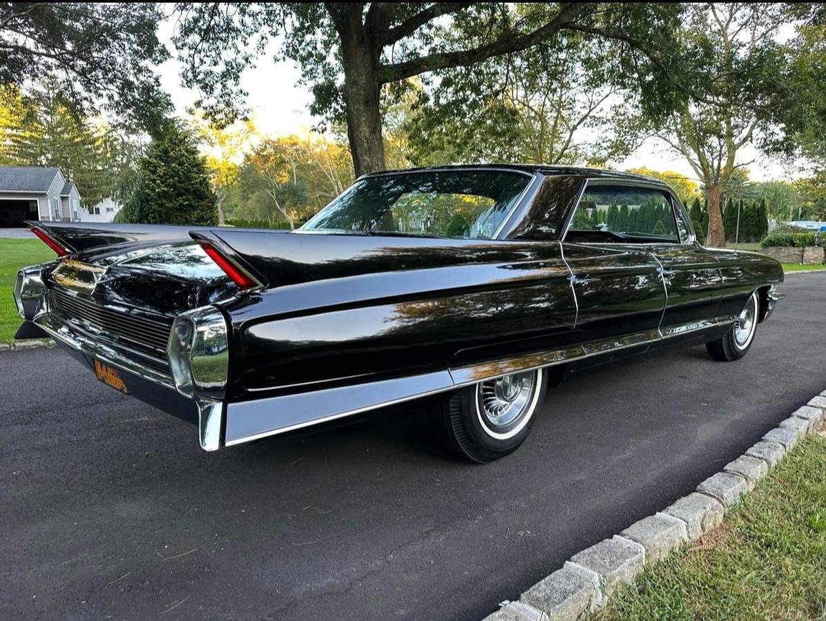 Cadillac-Series-62-sedan-1962-black