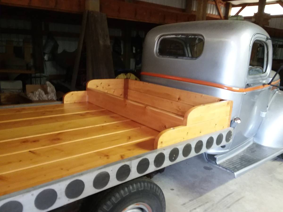 Chev.-34-ton-truck-1946-silver