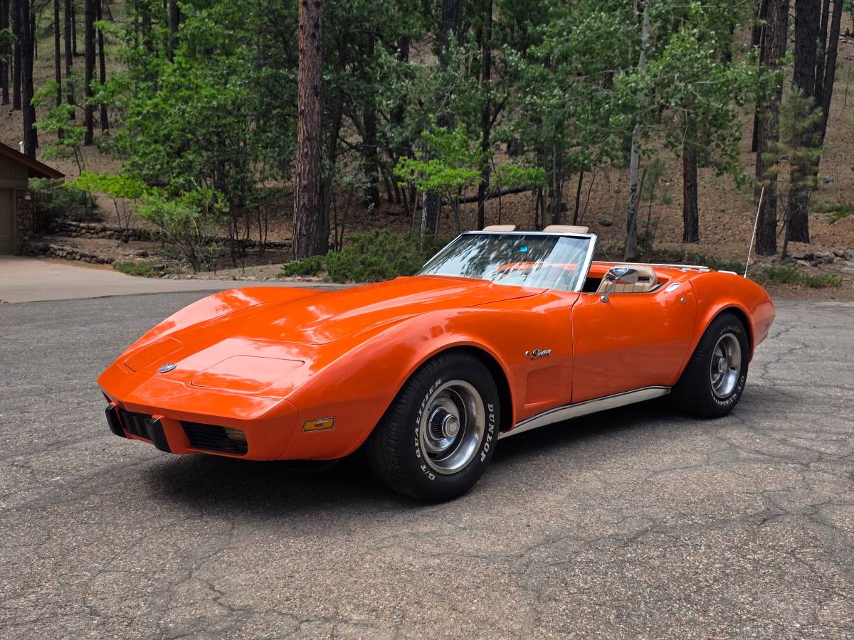 Cheverolet-corvette-convertible-1975-orange