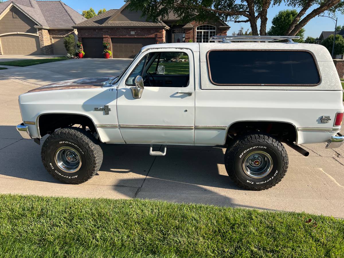 Chevrolet-1986-white