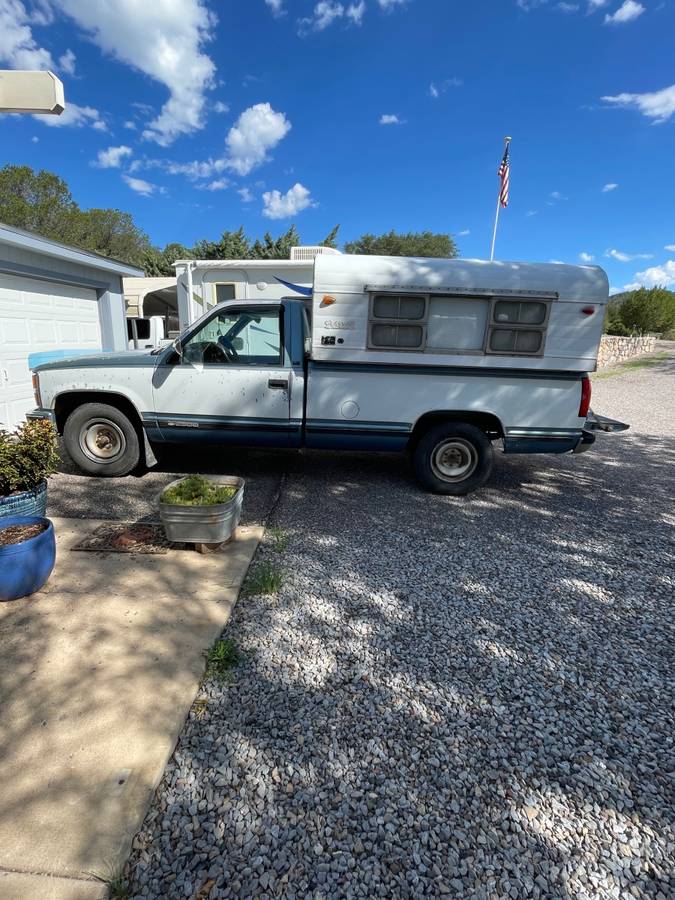 Chevrolet-2500-and-alaskan-camper-1988-blue