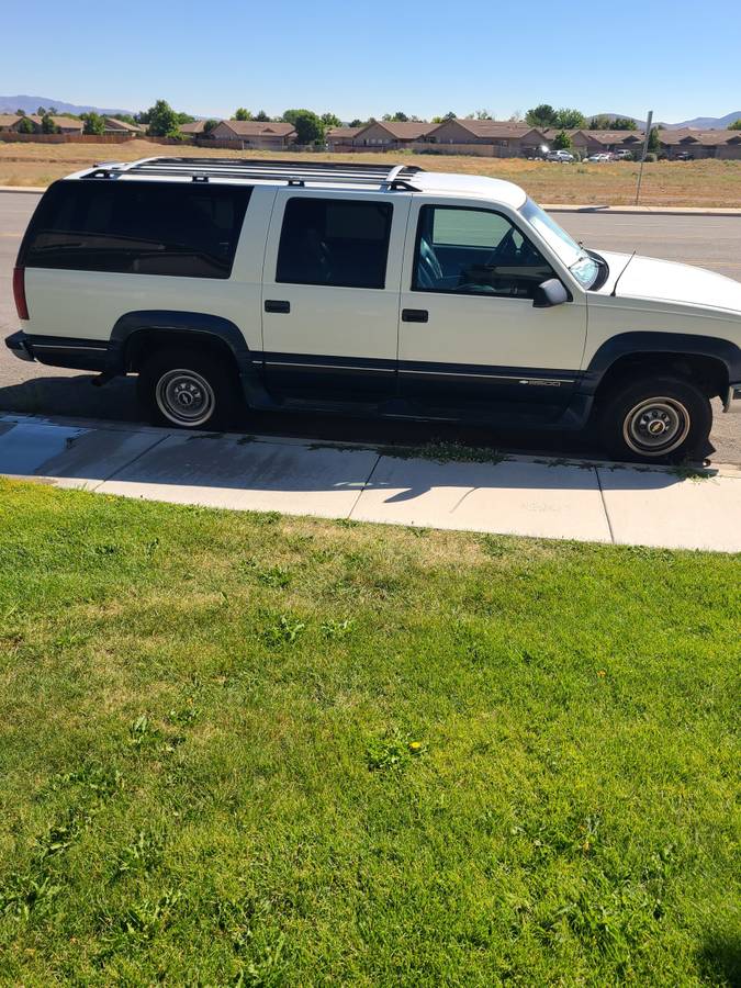 Chevrolet-2500-suburban-4x-1995-white