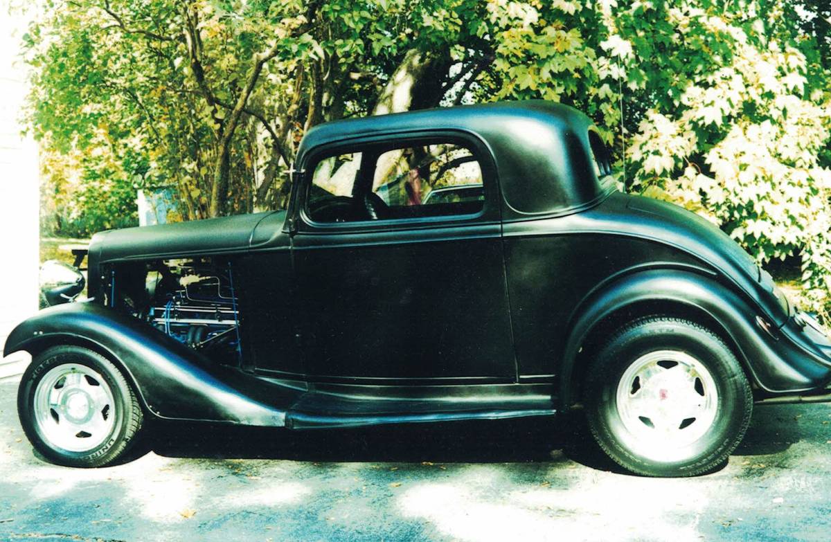 Chevrolet-3-window-coupe-1933-black