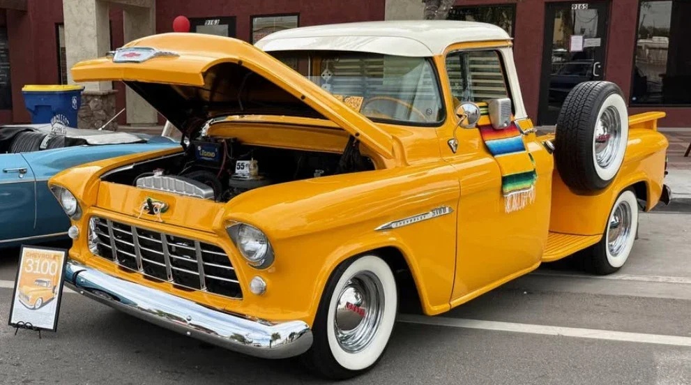 Chevrolet-3100-1955-Yellow-Yellow