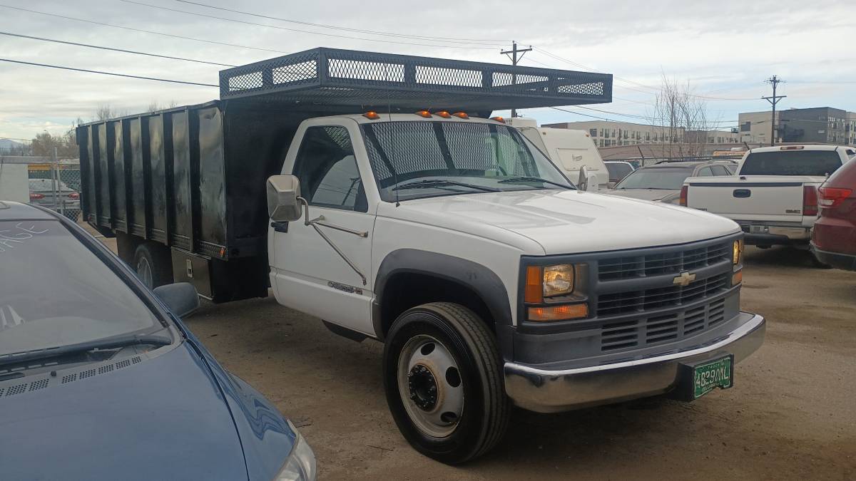 Chevrolet-3500-hd-1995-white