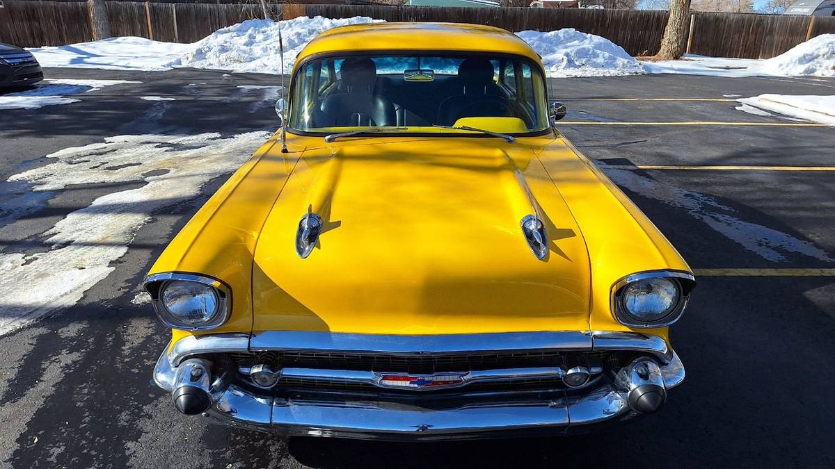 Chevrolet-Bel-air-210-1957-yellow
