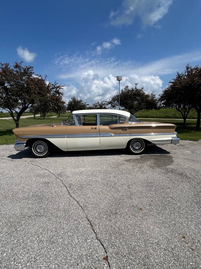 Chevrolet-Biscayne-1958