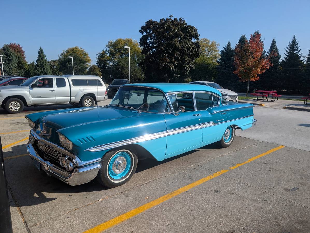 Chevrolet-Biscayne-1958-blue