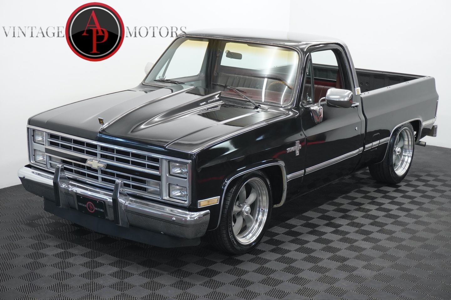 Chevrolet-C-10-1985-Standard-Cab-Pickup-Red
