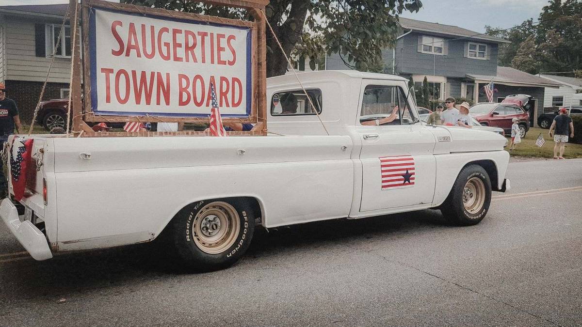 Chevrolet-C10-1965-white