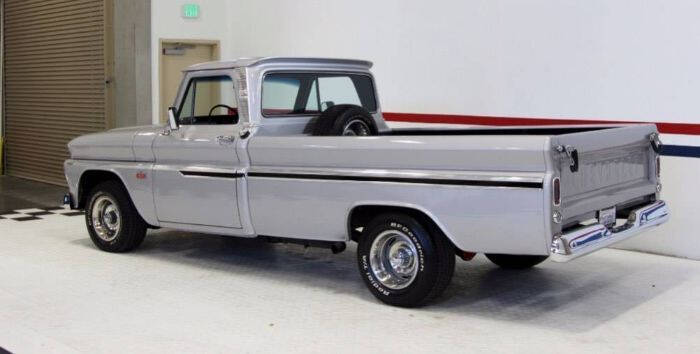 Chevrolet-C10-1966-Silver