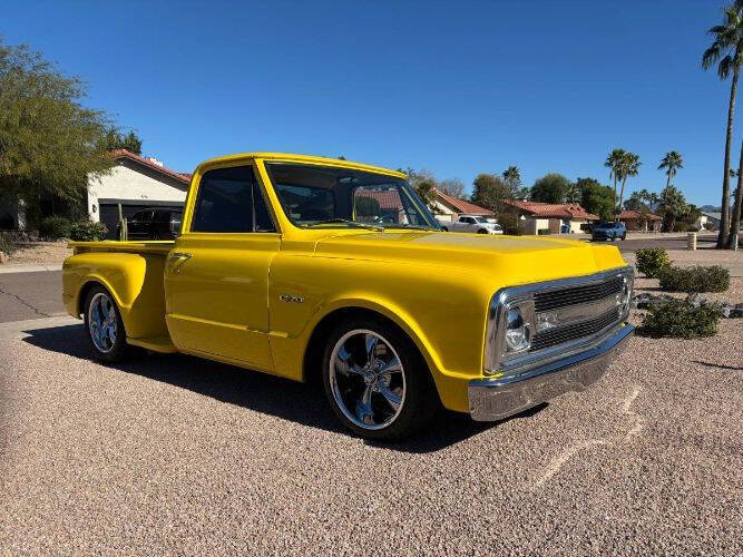 Chevrolet-C10-1969-Viper-Yellow-Custom