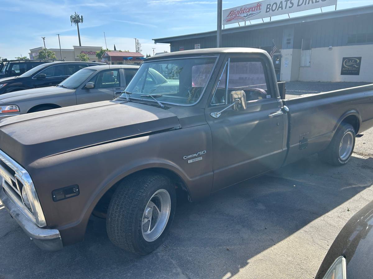 Chevrolet-C10-1970-brown