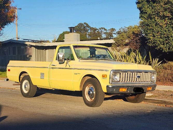 Chevrolet-C20-1972-Yellow-Deluxe-Houndstooth