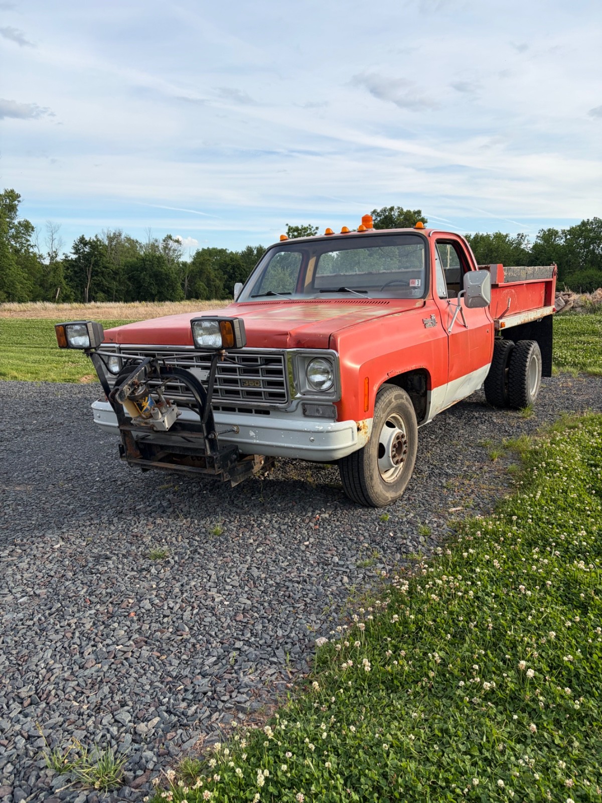 Chevrolet-C30-1975-Utility-Brown