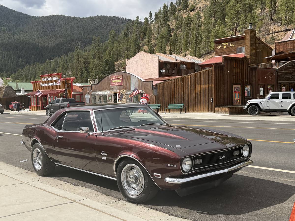 Chevrolet-Camaro-1968-custom