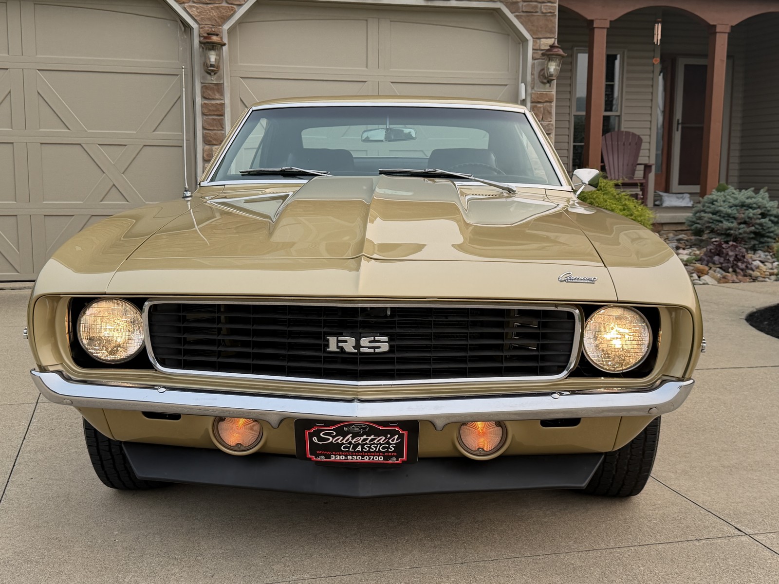 Chevrolet-Camaro-1969-Granada-Gold-Black