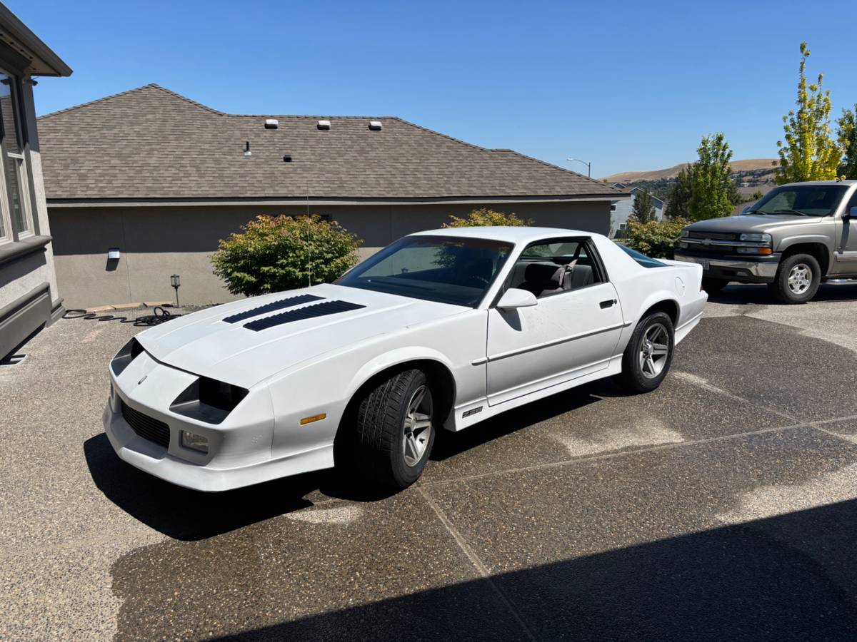 Chevrolet-Camaro-1985-white