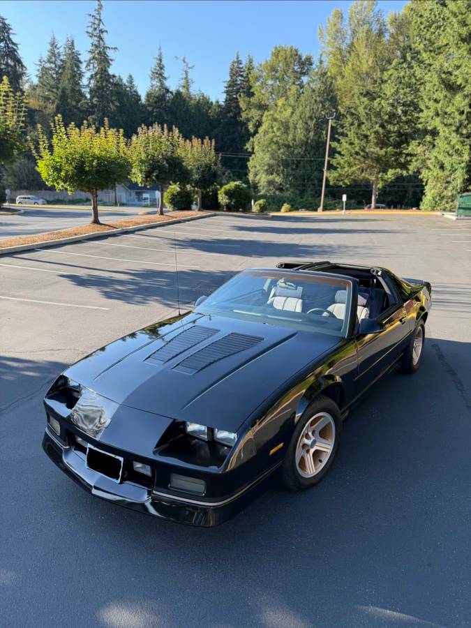 Chevrolet-Camaro-iroc-z-1988