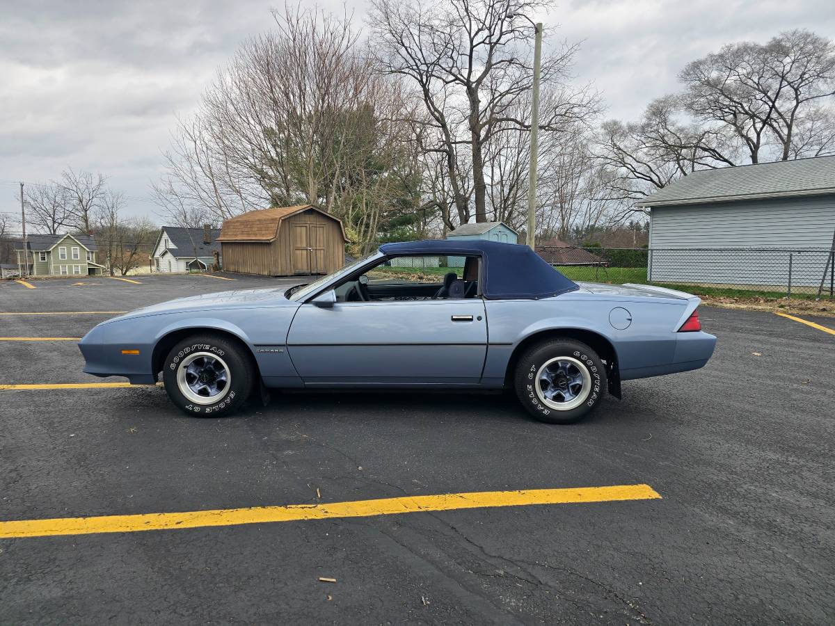 Chevrolet-Camaro-sport-1984