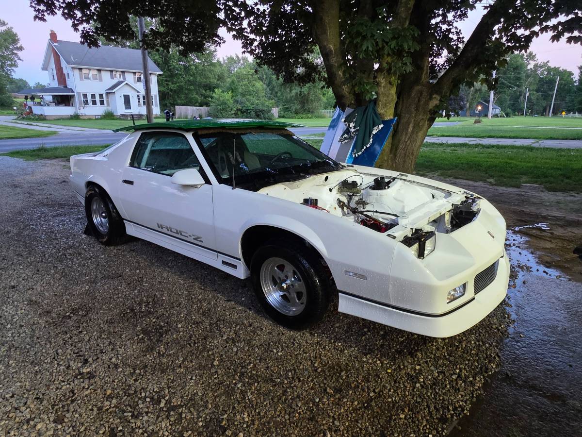 Chevrolet-Camaro-z28-iroc-1981-white