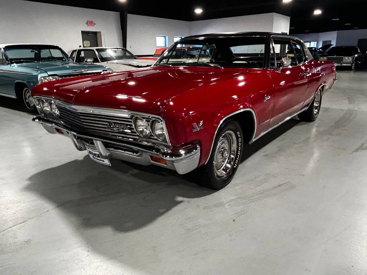Chevrolet-Caprice-1966-Red-Black