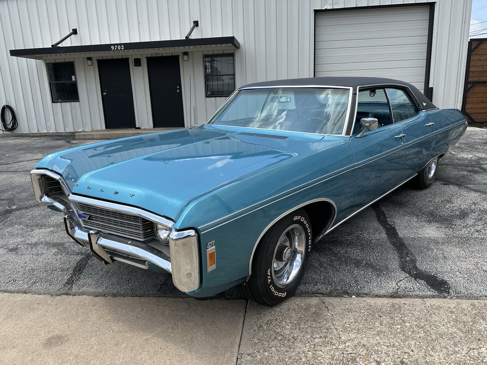 Chevrolet-Caprice-1969-Sedan-Blue