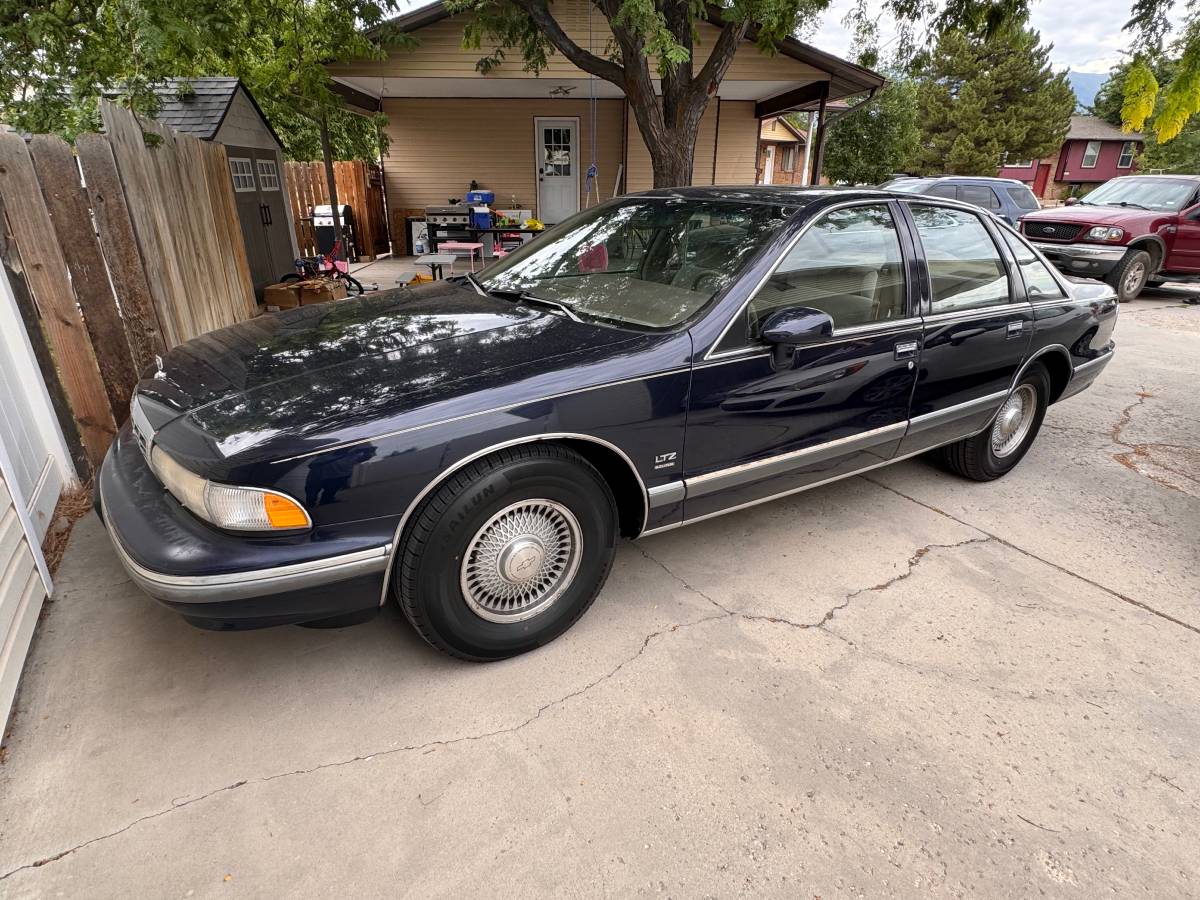 Chevrolet-Caprice-classic-ltz-1993-blue