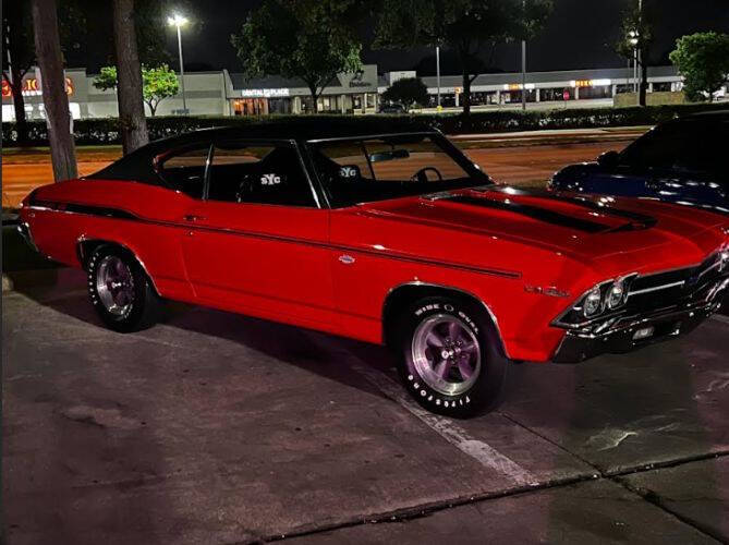 Chevrolet-Chevelle-1969-Red-Black-Vinyl-Top-Black