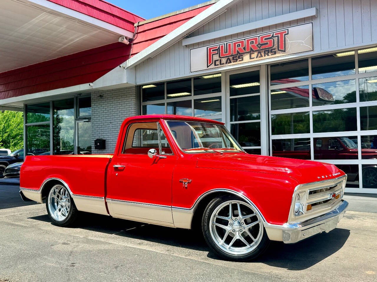 Chevrolet-Ck-10-series-1967-Victory-RedChrysler-Cream-RedBeige