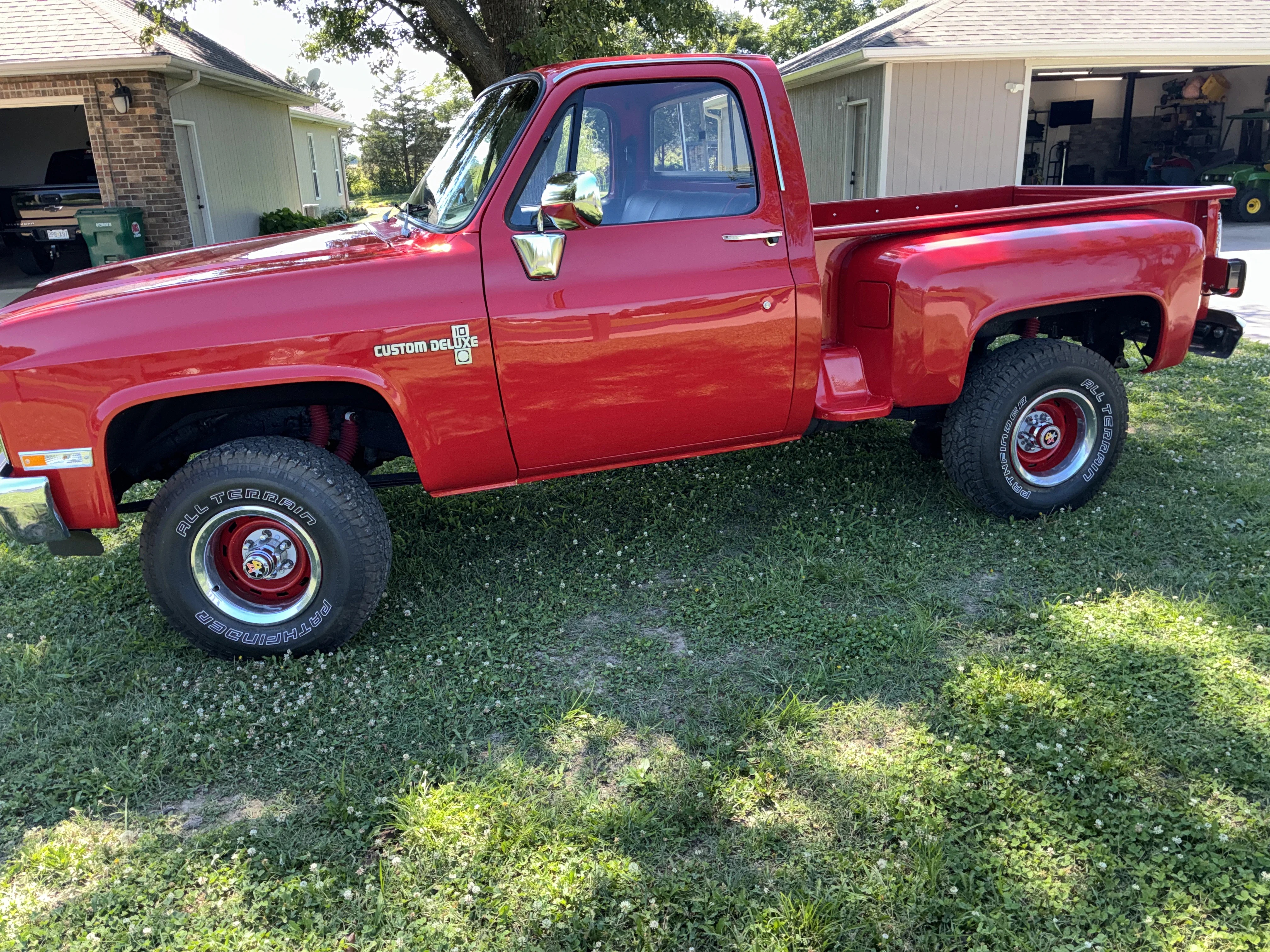 Chevrolet-Ck-truck-4x4-regular-cab-1500-1982-Red-Red