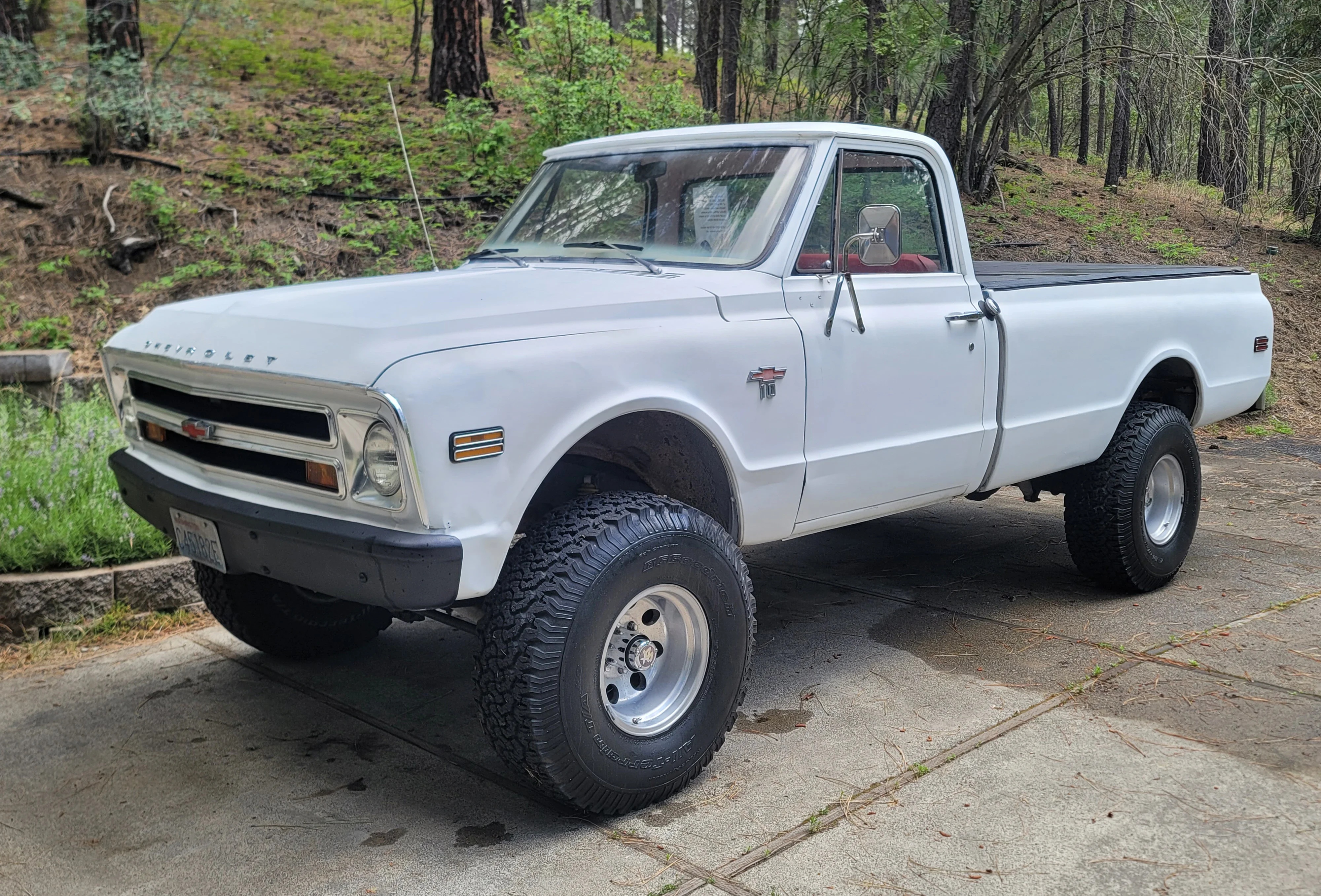 Chevrolet-Ck-truck-k10-1968-White-Red