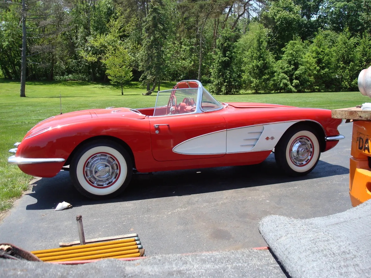 Chevrolet-Corvette-1960-Red-Red