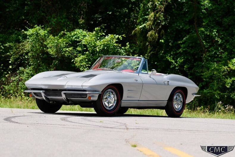 Chevrolet-Corvette-1963-Silver-Red