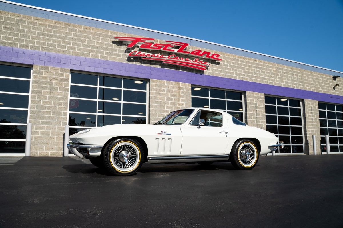 Chevrolet-Corvette-1965-Coupe-Saddle