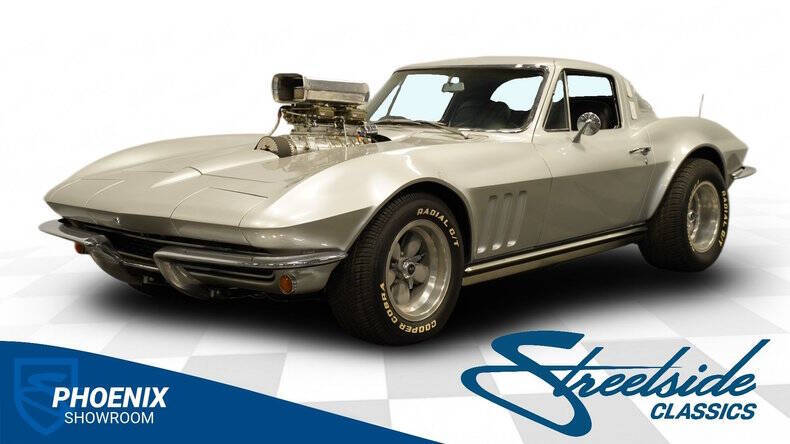 Chevrolet-Corvette-1965-Silver-Black