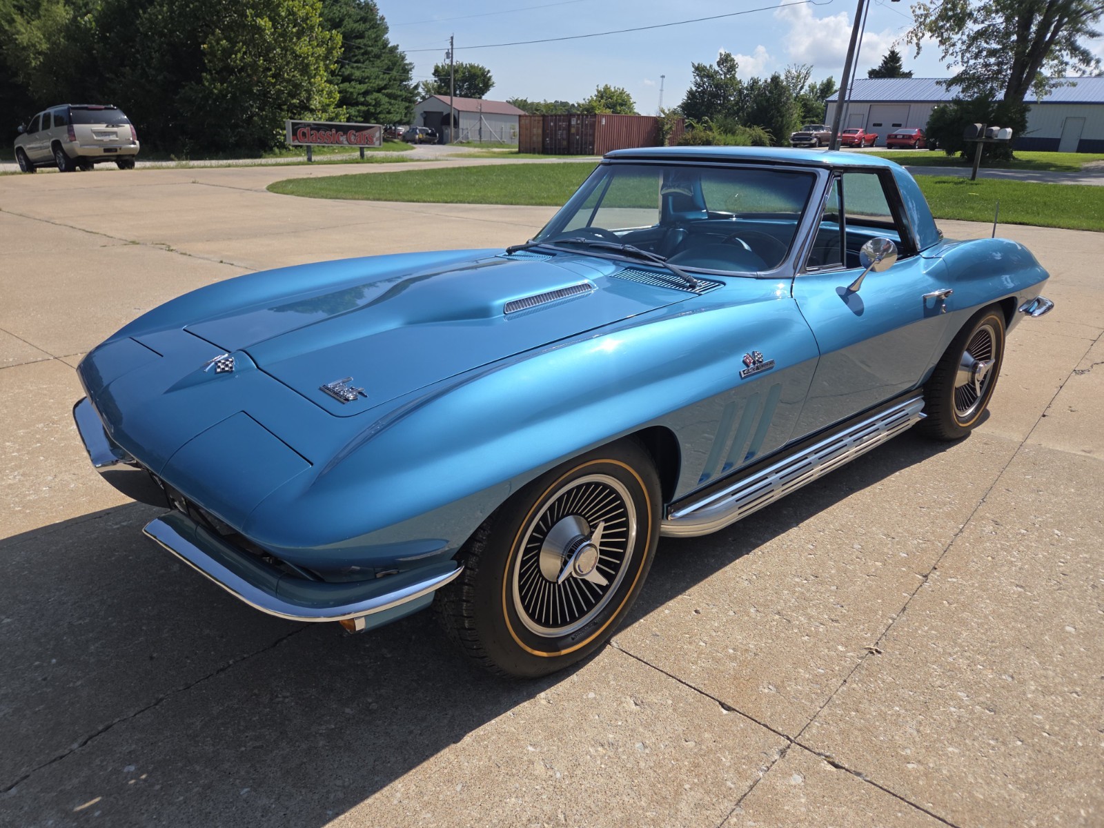 Chevrolet-Corvette-1966-Convertible-BRIGHT-BLUE
